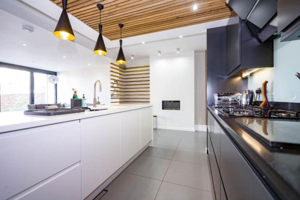 George24 - Spectacular, 5 Minutes To The Beach New Quay Exterior foto